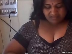 desimasala.co - Big Boob Aunty Bathing and Showing Huge Wet Melons
