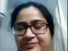 চাচীর বড় বড় দুধ