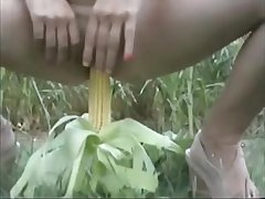 Se Masturba En El Campo, Free Indian Porn Video-www.porninspire.com
