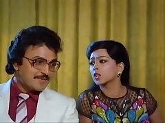 Rajinikanth, Sarath Babu &amp_ Pallavi in Yenakkuthan - Velaikaran Tamil Songs - YouTube [360p]