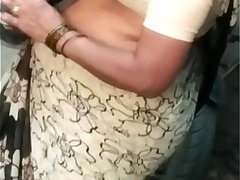 MY FRIENDS CURVY MOM SUJATA EXPOSING JUICY NAVEL AND CURVY WAIST