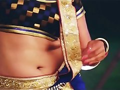 MILF KAJAL BIG JUICY NAVEL AND CURVY WAIST SHOW 3