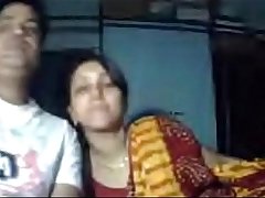 Indian Amuter Sexy couple love flaunting their sex life - Wowmoyback